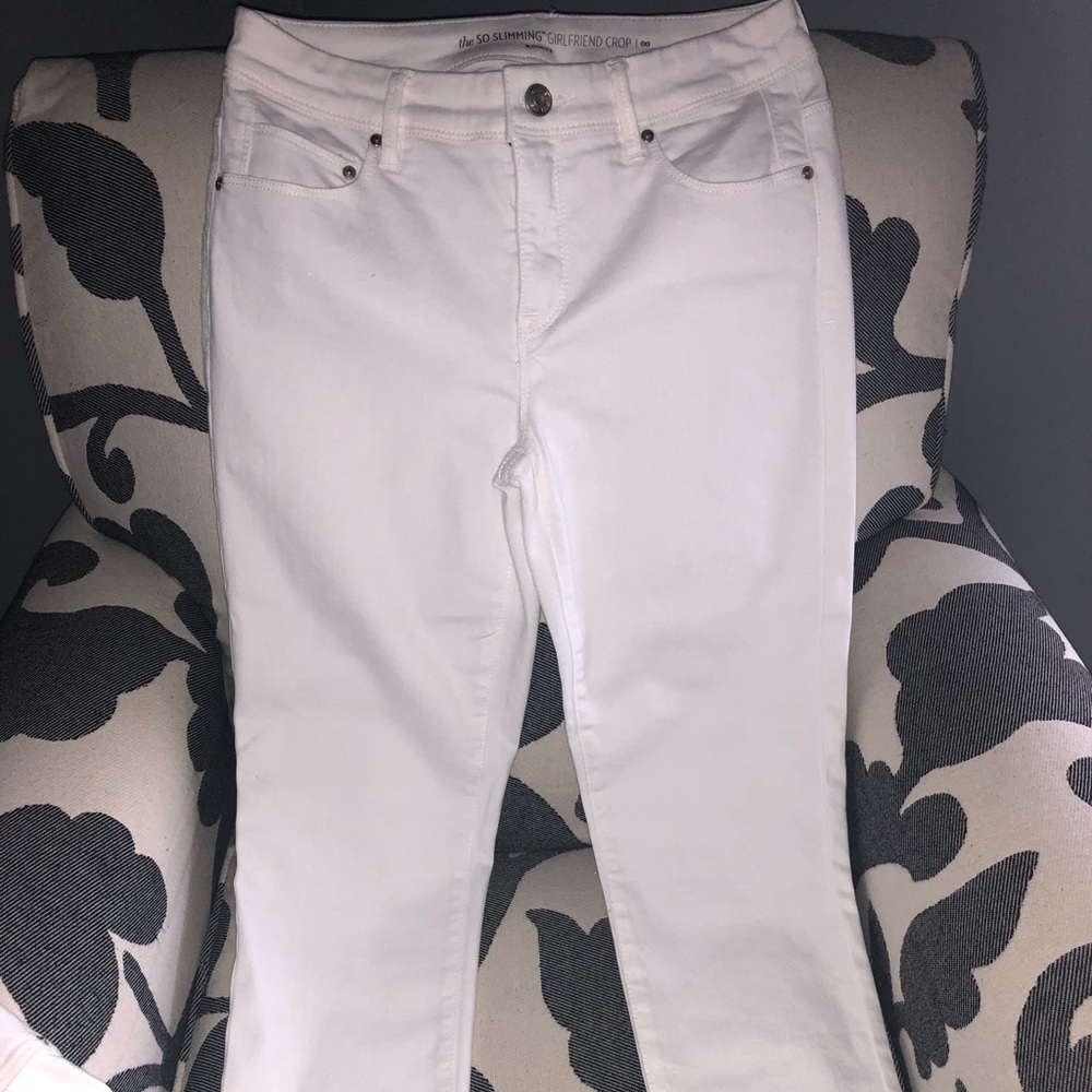 Chico’s girlfriend crop white jeans. Size 00 - 4